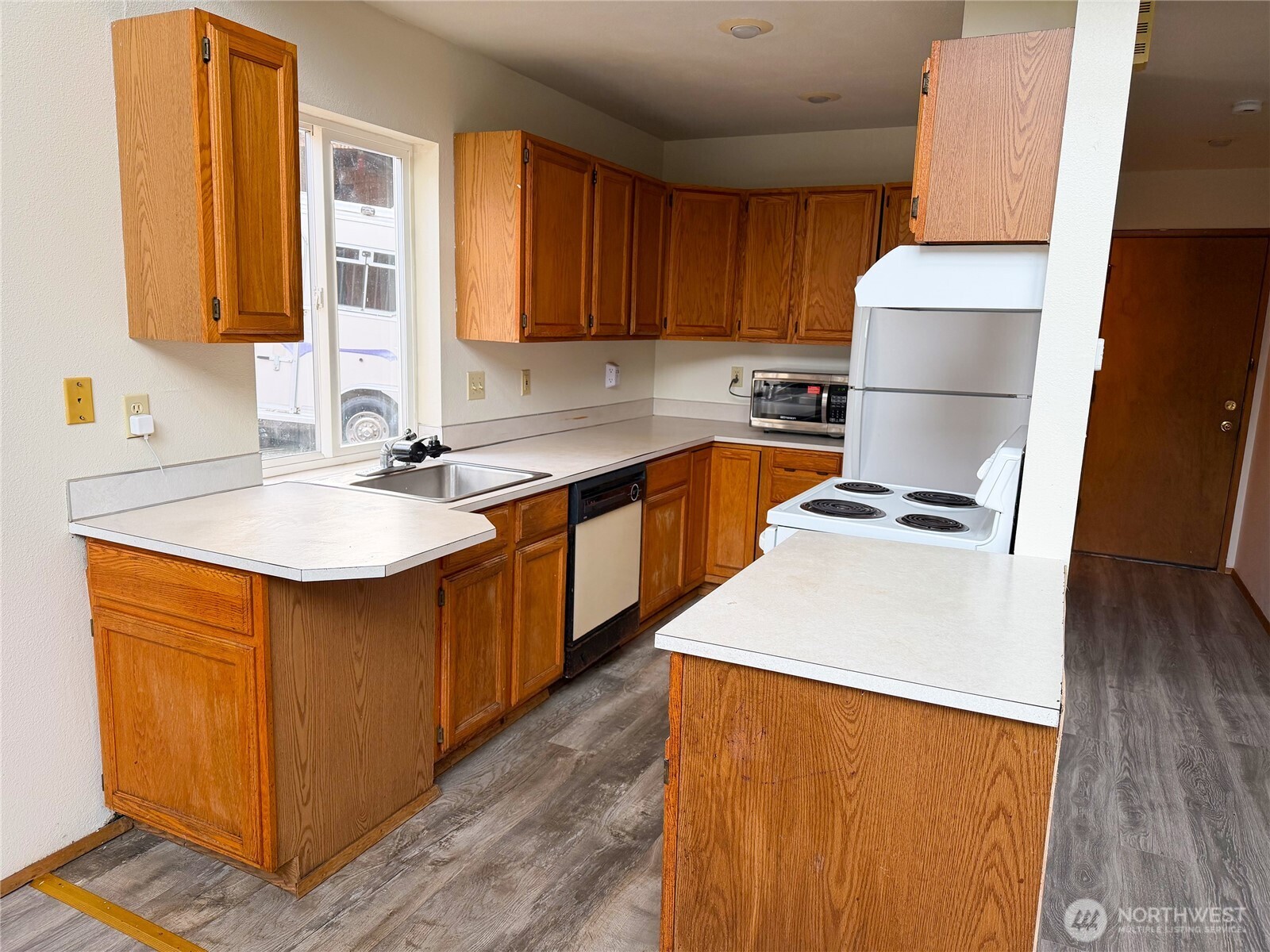 20925 260th Avenue Southeast Maple Valley, WA 98038 - Photo 25 of 34 a kitchen with stainless steel appliances a refrigerator and a sink
