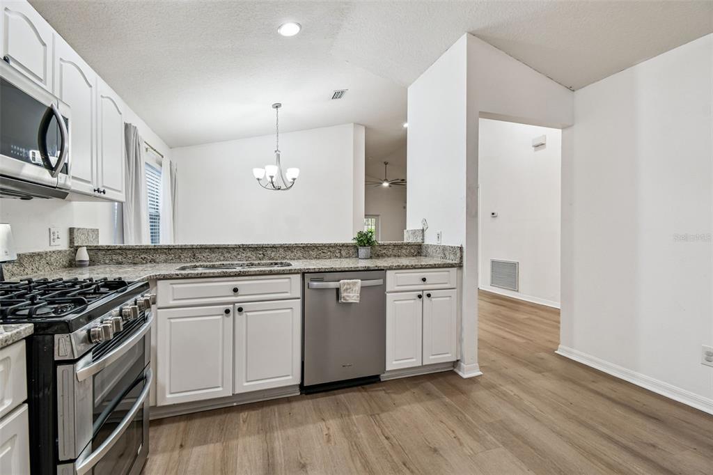 7608 Hampshire Garden Place Apollo Beach, FL 33572 - Photo 12 of 54