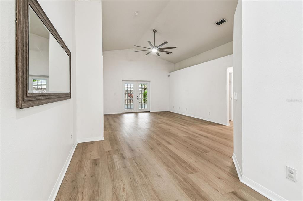 7608 Hampshire Garden Place Apollo Beach, FL 33572 - Photo 16 of 54