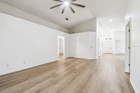 $299,900 | 7608 Hampshire Garden Place, Apollo Beach, FL 33572