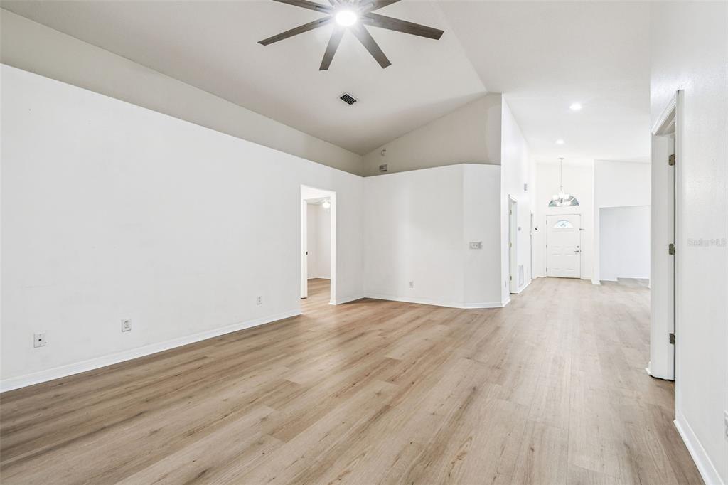 7608 Hampshire Garden Place Apollo Beach, FL 33572 - Photo 19 of 54