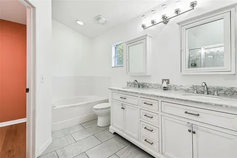 $299,900 | 7608 Hampshire Garden Place, Apollo Beach, FL 33572