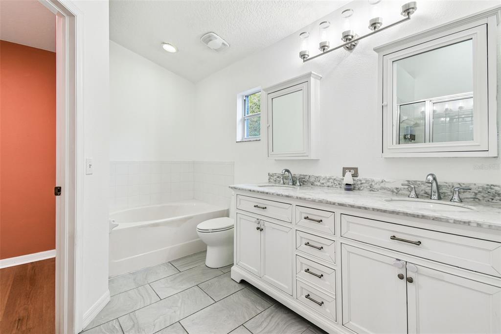 7608 Hampshire Garden Place Apollo Beach, FL 33572 - Photo 25 of 54