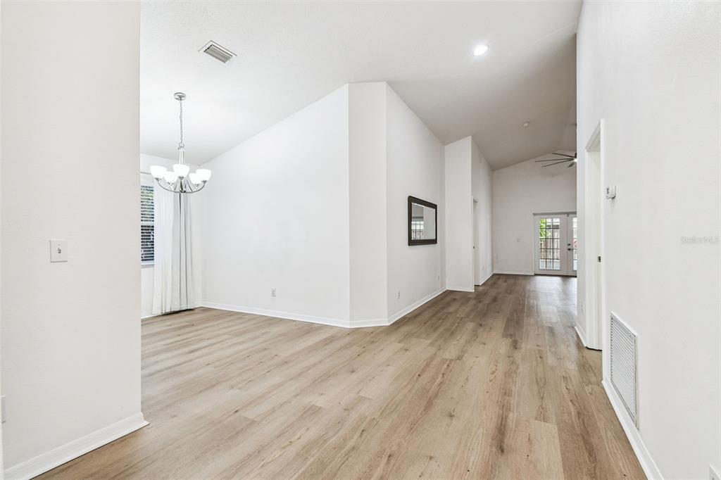 7608 Hampshire Garden Place Apollo Beach, FL 33572 - Photo 3 of 54