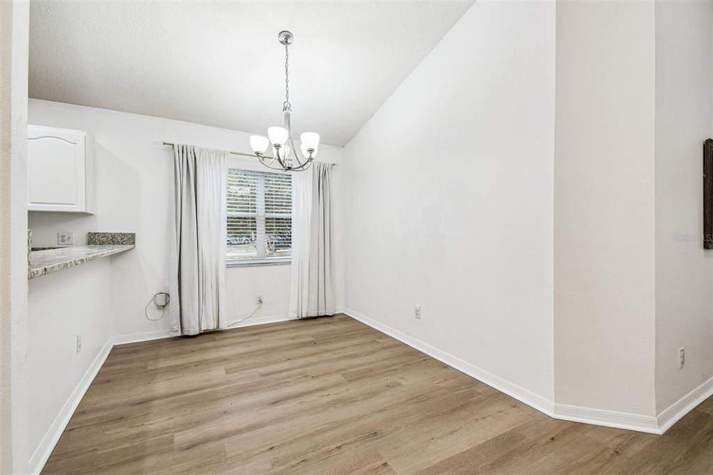 7608 Hampshire Garden Place Apollo Beach, FL 33572 - Photo 4 of 54