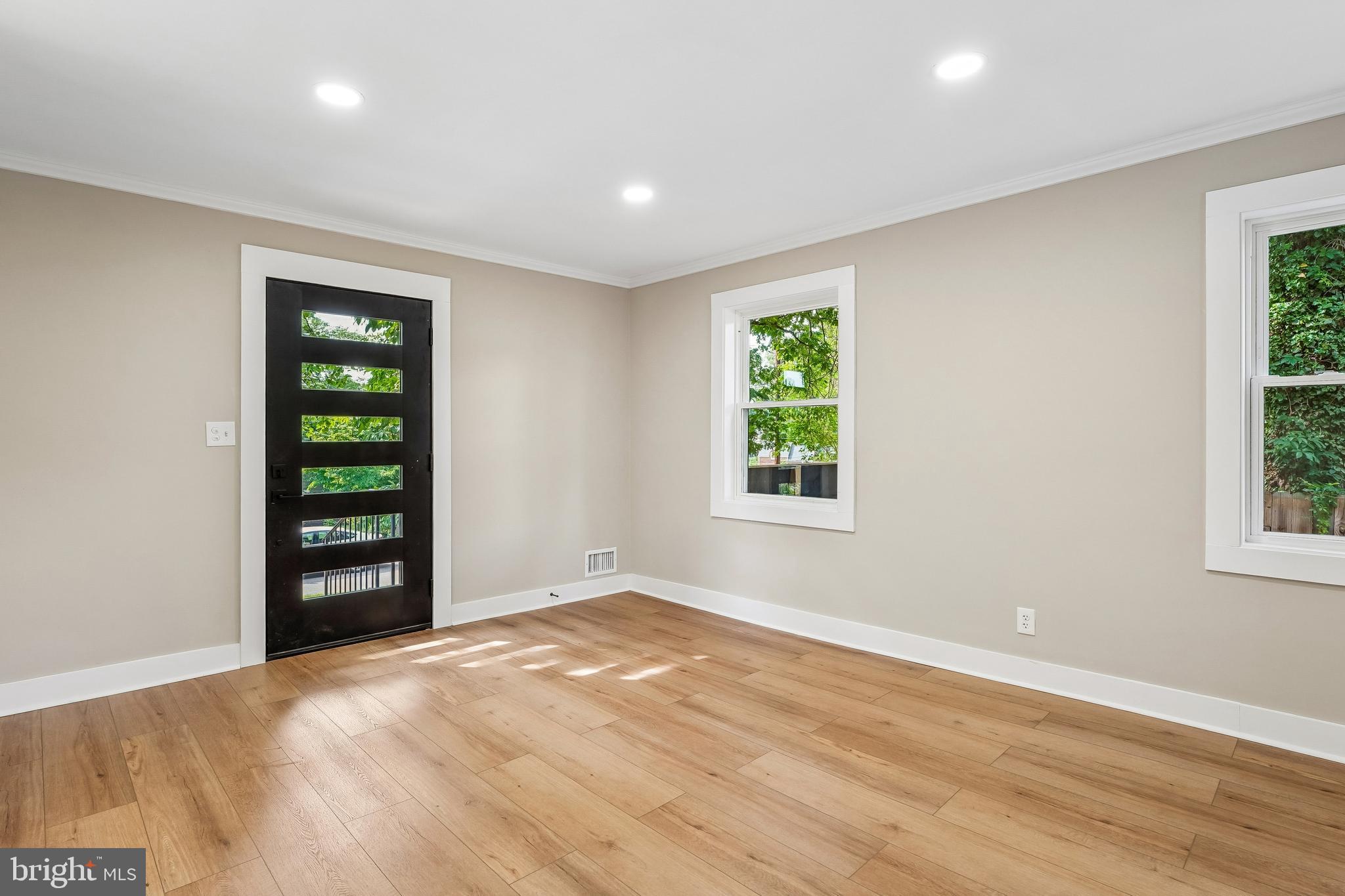 1106 Meurilee Lane Silver Spring, MD 20901 - Photo 3 of 28 Front Entrance/ Living Room
