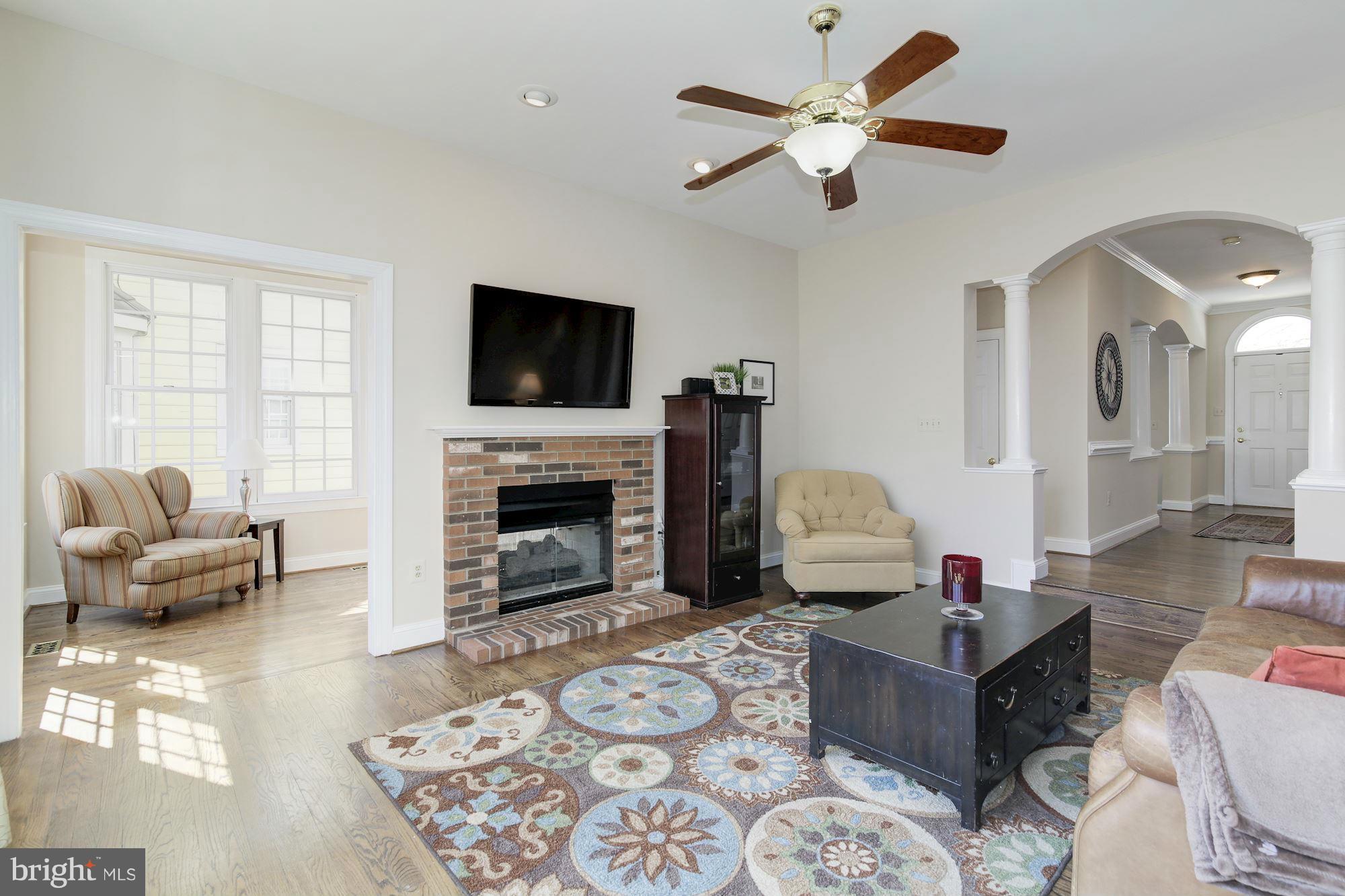 325 Tschiffely Square Road Gaithersburg, MD 20878 - Photo 8 of 30 Family Room