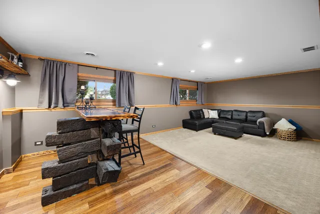 $424,000 | 513 South Princeton Avenue, Itasca, IL 60143