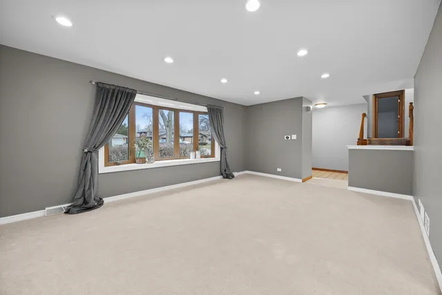 $424,000 | 513 South Princeton Avenue, Itasca, IL 60143