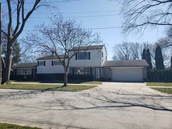 $619,900 | 400 South Mt Prospect Road, Mount Prospect, IL 60056