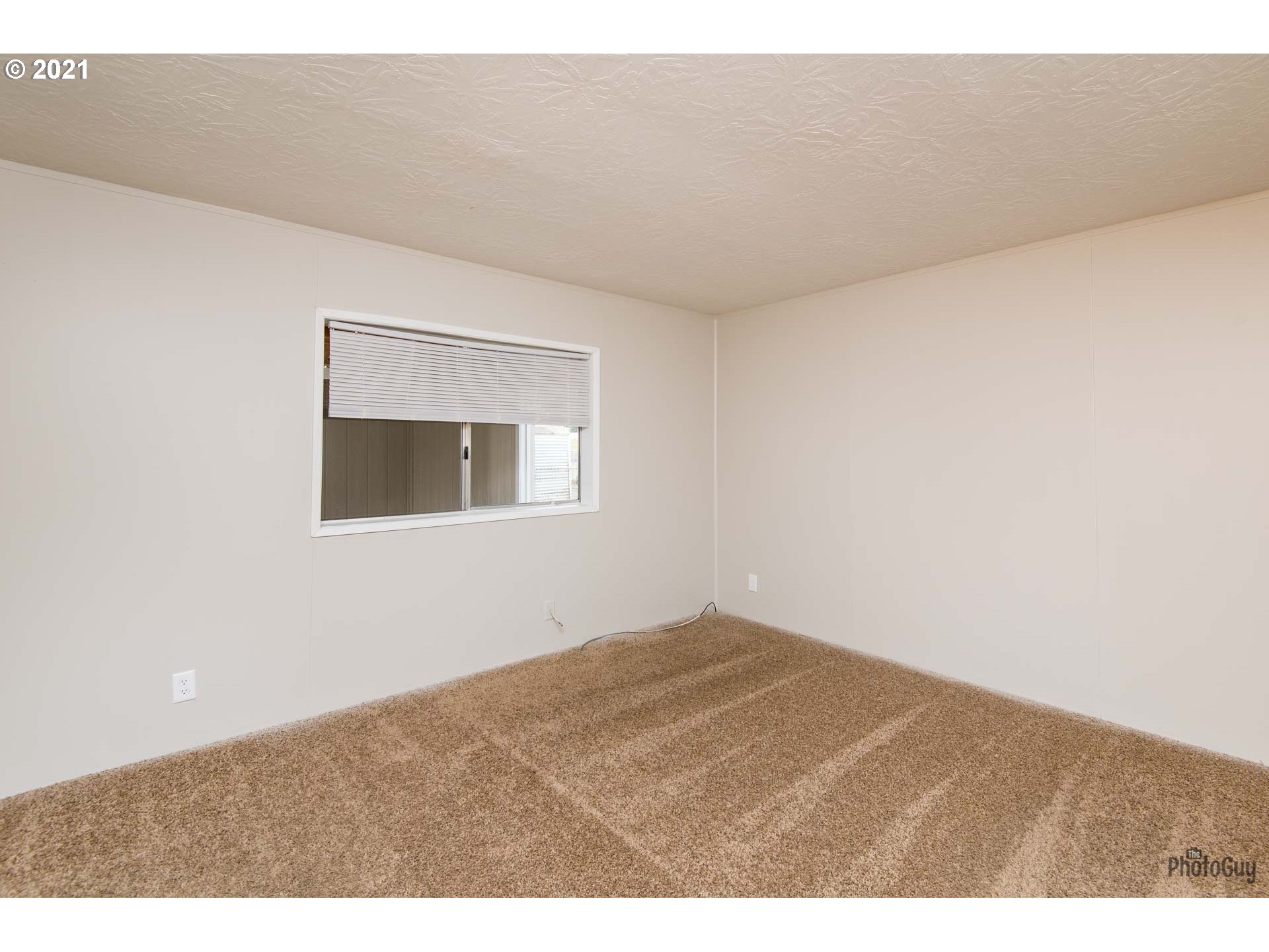 1097 South 58th Street Springfield, OR 97478 - Photo 11 of 32