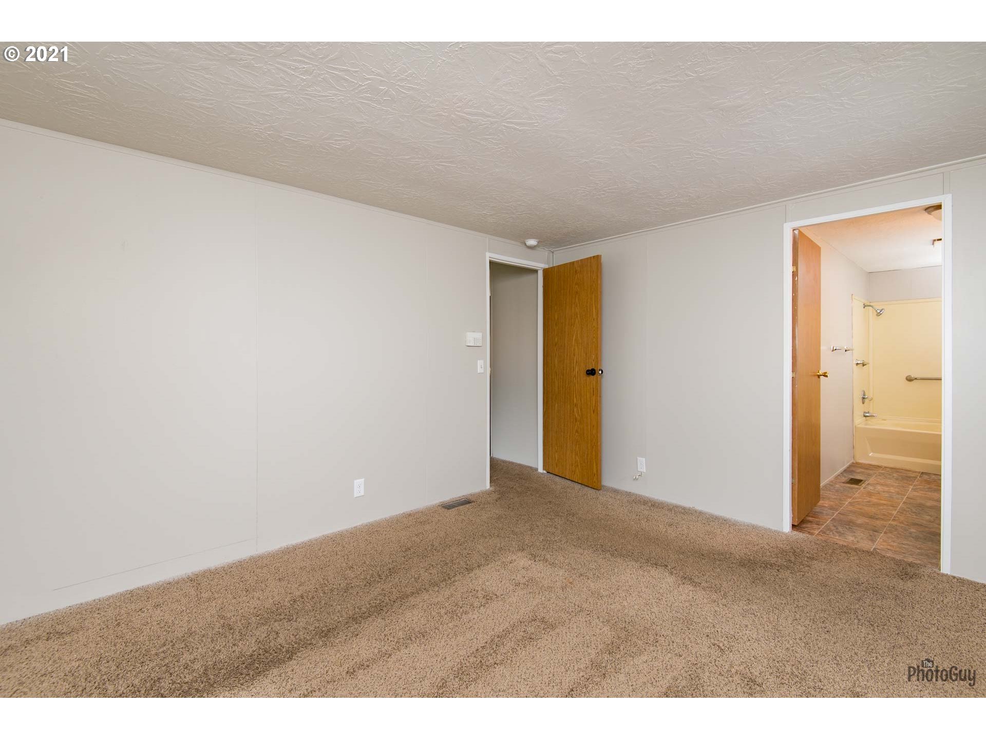 1097 South 58th Street Springfield, OR 97478 - Photo 13 of 32