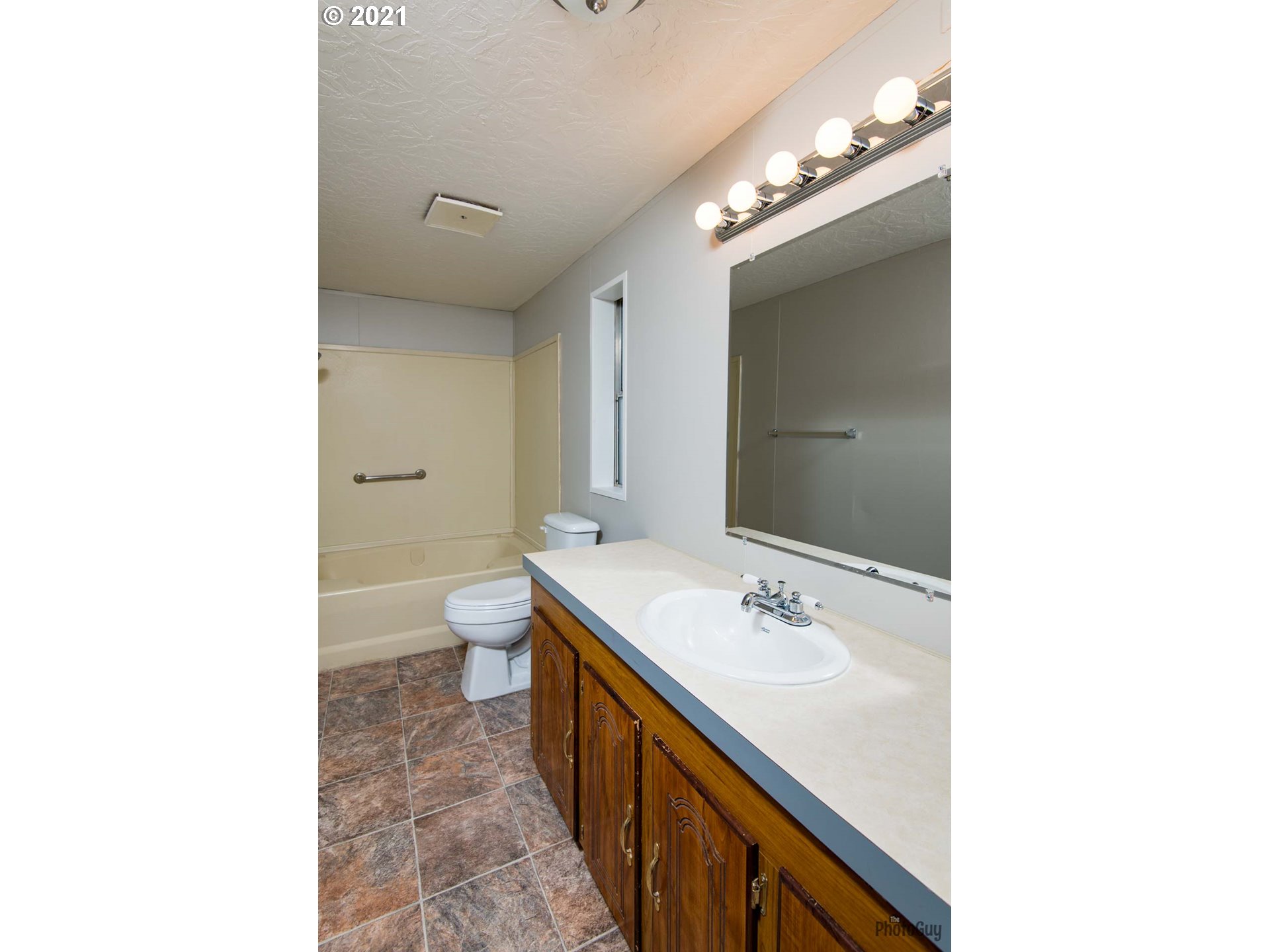 1097 South 58th Street Springfield, OR 97478 - Photo 15 of 32
