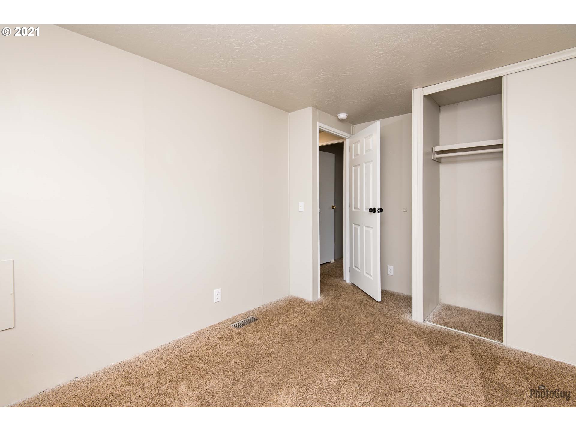 1097 South 58th Street Springfield, OR 97478 - Photo 18 of 32