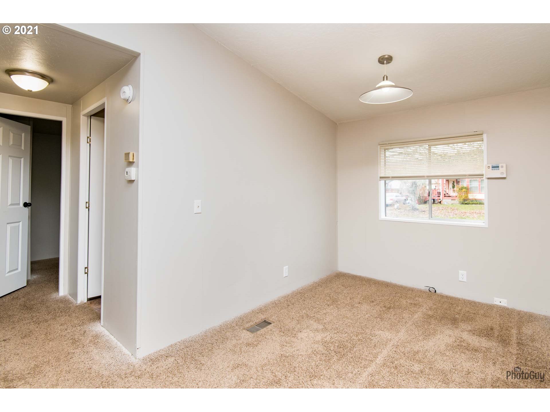 1097 South 58th Street Springfield, OR 97478 - Photo 6 of 32