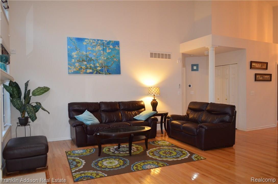 2030 Baron Rochester, MI 48307 - Photo 6 of 24 7-living_room.JPG