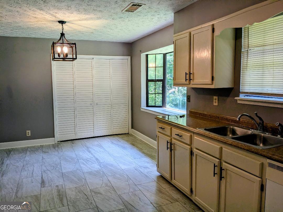 5695 Liberty Road Union City, GA 30291 - Photo 5 of 10