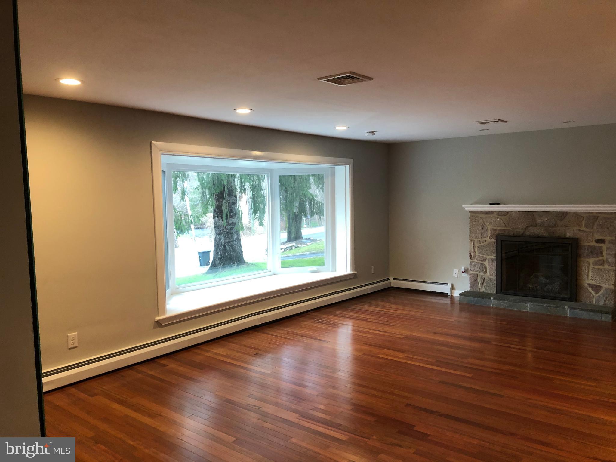 513 Ellis Road Havertown, PA 19083 - Photo 11 of 37 Living Area