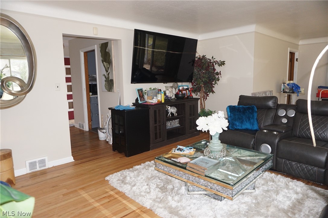 2017 Natona Road Euclid, OH 44117 - Photo 9 of 27 Gallery Image 9