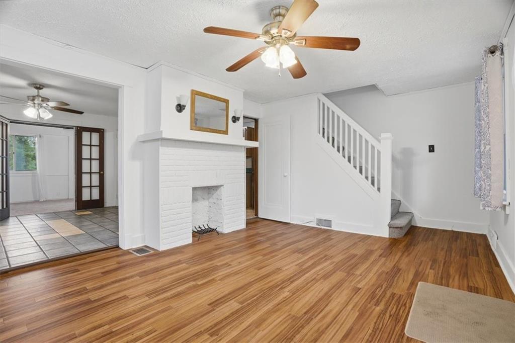 3518 Corona Street Pittsburgh, PA 15212 - Photo 4 of 28 Living Room