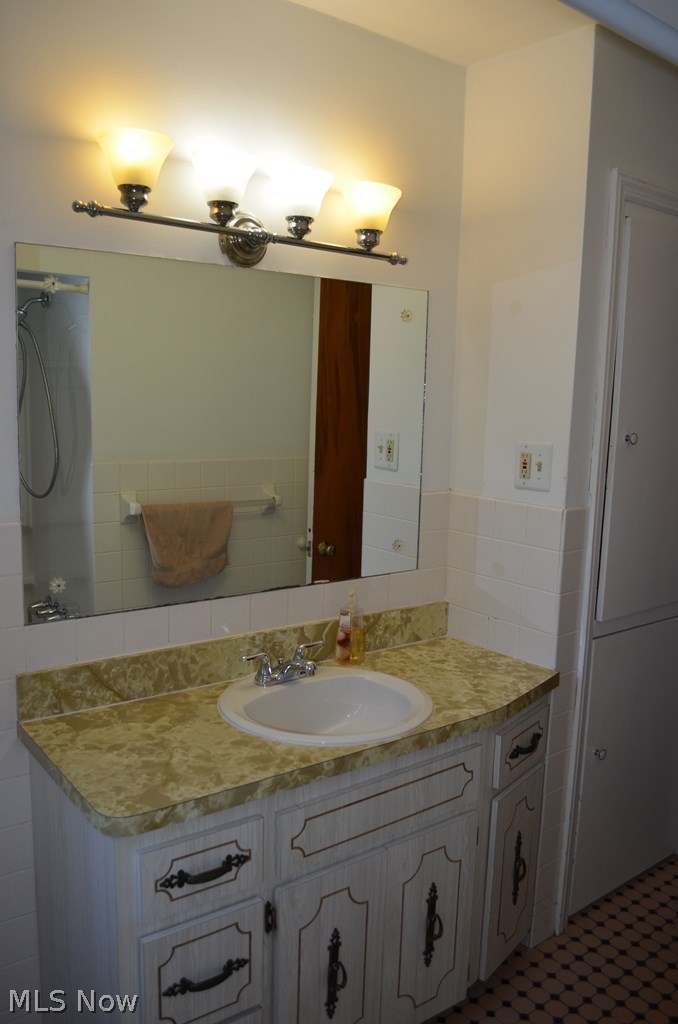 25978 Highland Road Cleveland, OH 44143 - Photo 10 of 25 Gallery Image 10
