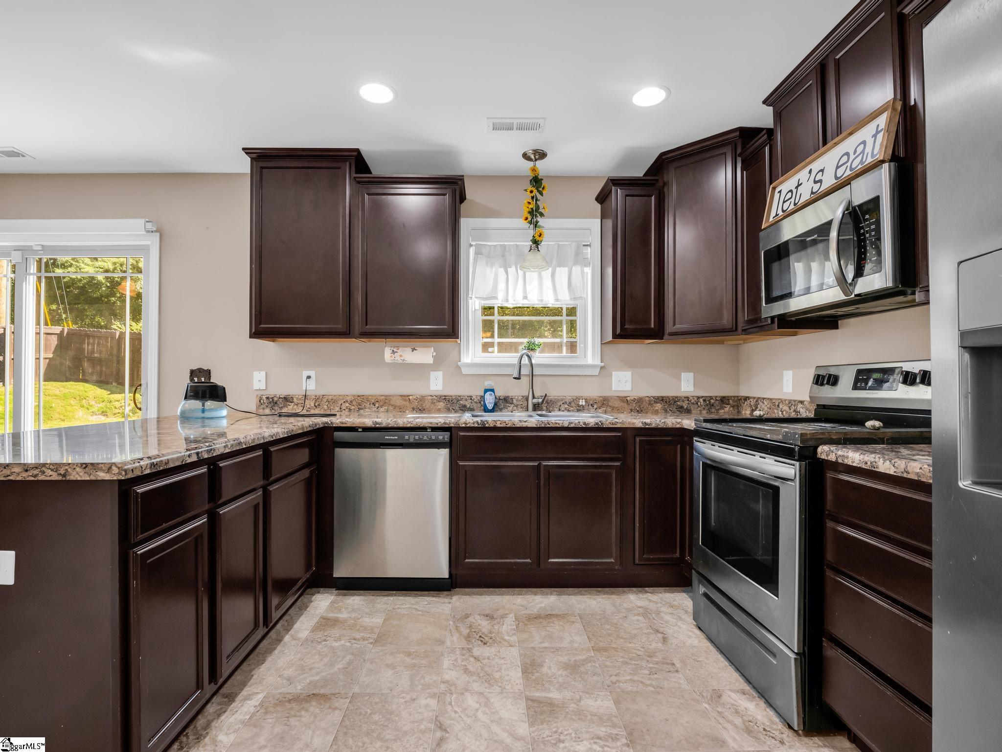 9 Ivyberry Road Simpsonville, SC 29681 - Photo 11 of 36 Gallery Image 11