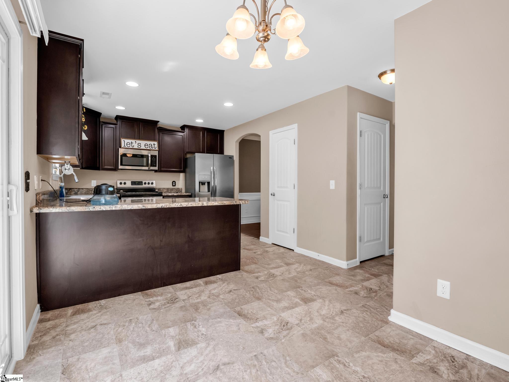 9 Ivyberry Road Simpsonville, SC 29681 - Photo 8 of 36 Gallery Image 8