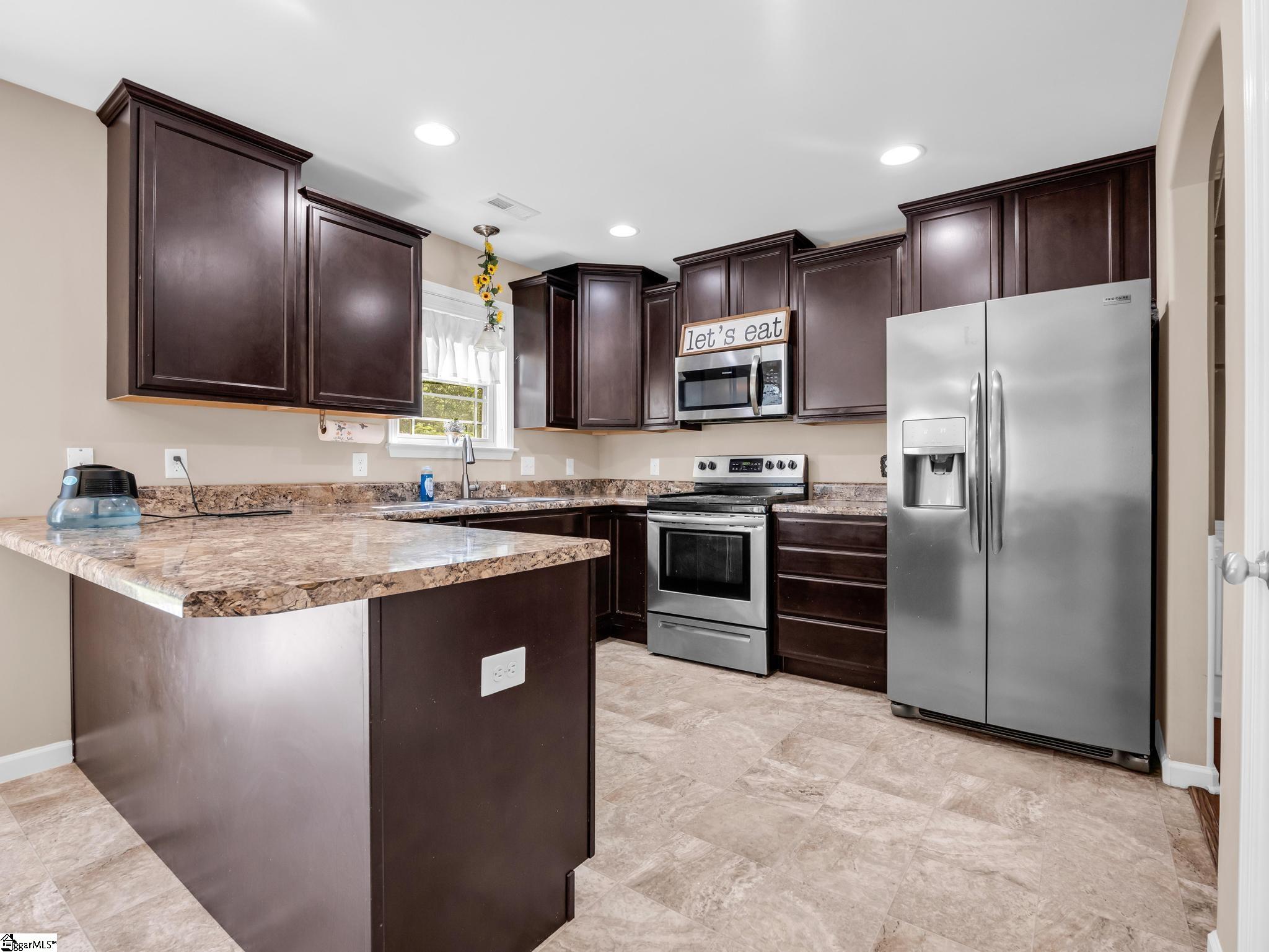 9 Ivyberry Road Simpsonville, SC 29681 - Photo 10 of 36 Gallery Image 10