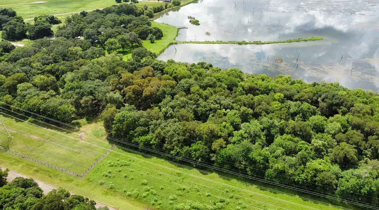 201 Middle Bayou Trail Angleton, TX 77515 - Photo 2 of 6