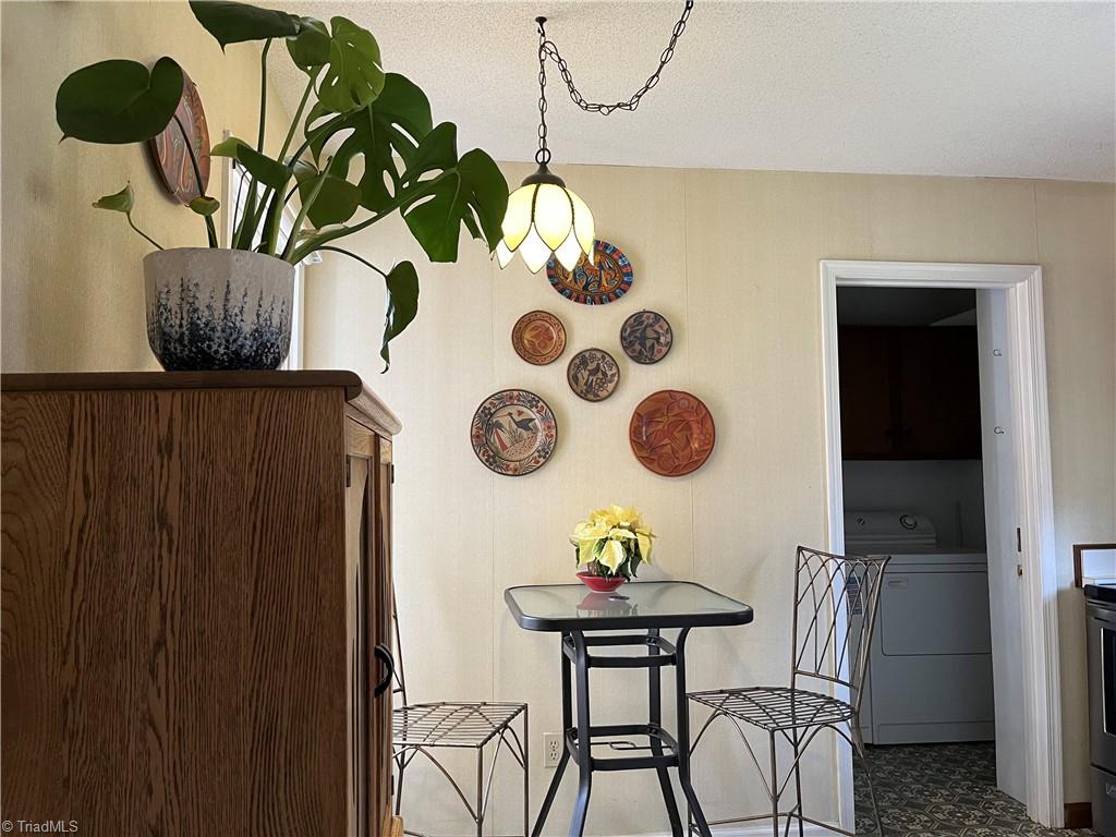 4931 Tower Road Greensboro, NC 27410 - Photo 7 of 34 Breakfast nook