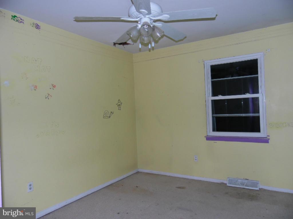 7921 Lynch Road Baltimore, MD 21222 - Photo 13 of 21 a small space with a window