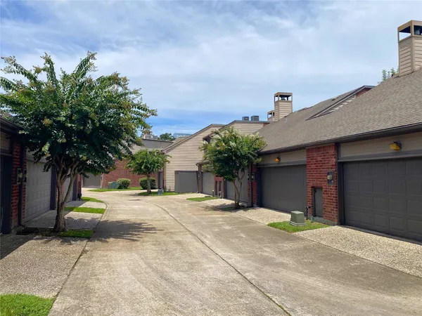 $1,895 | 7447 Cambridge Street, Unit 71, Houston, TX 77054
