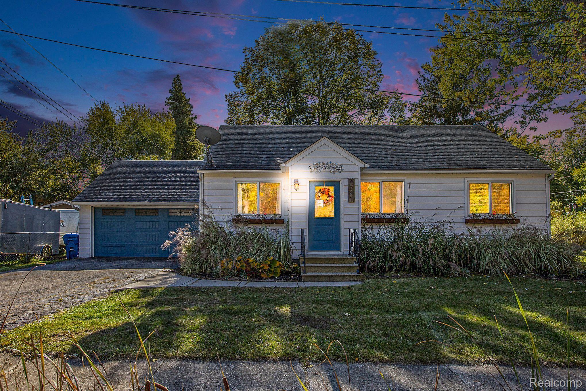 4781 Cass Elizabeth Road Waterford, MI 48327 - Photo 2 of 29 Gallery Image 2