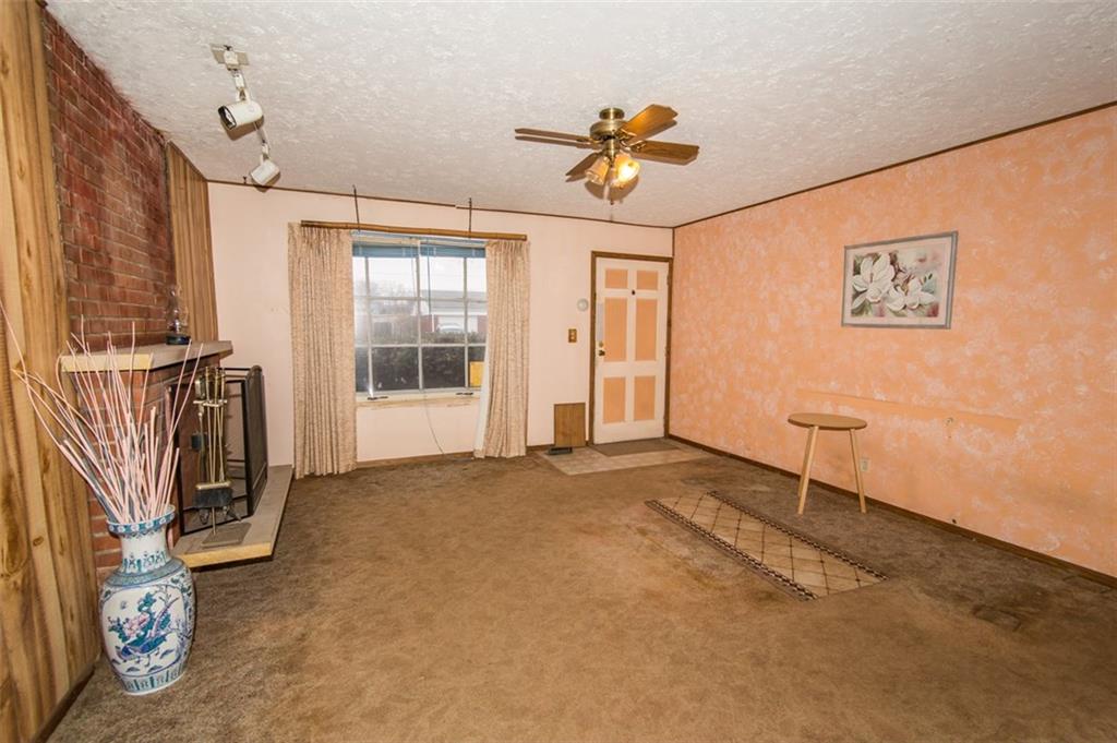 2332 Courtney Road Indianapolis, IN 46219 - Photo 3 of 24 Gallery Image 3