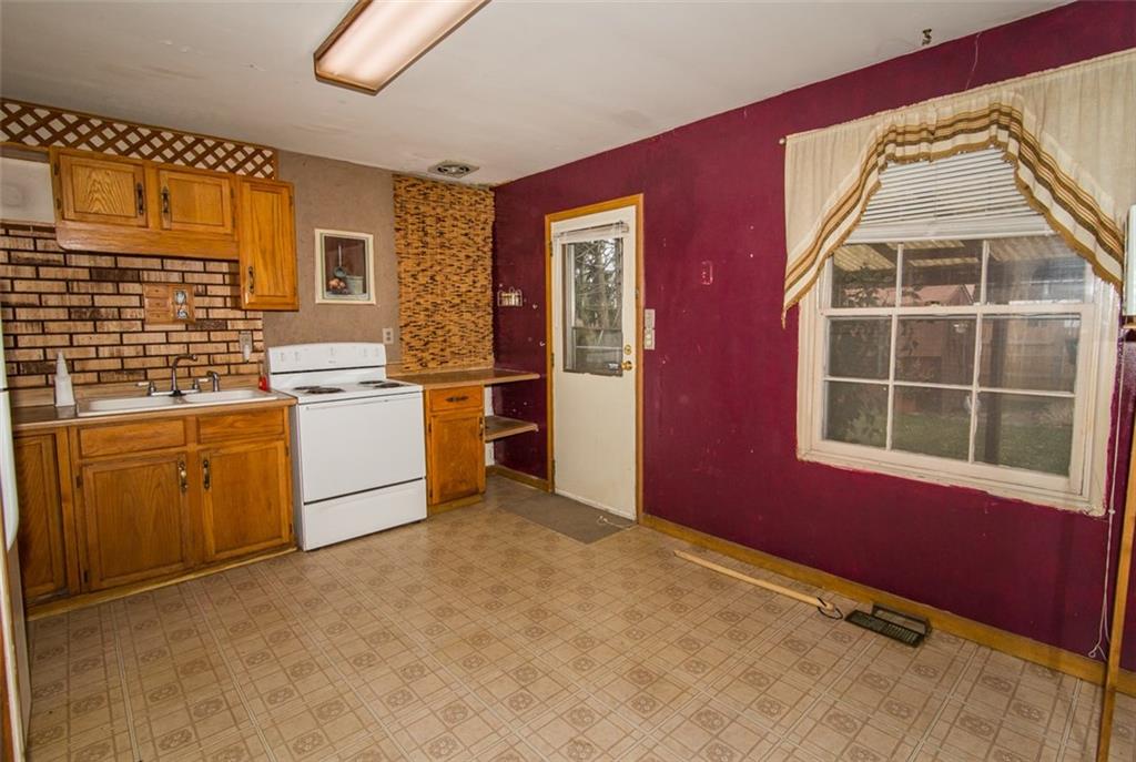 2332 Courtney Road Indianapolis, IN 46219 - Photo 6 of 24 Gallery Image 6