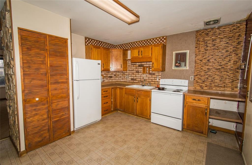 2332 Courtney Road Indianapolis, IN 46219 - Photo 7 of 24 Gallery Image 7