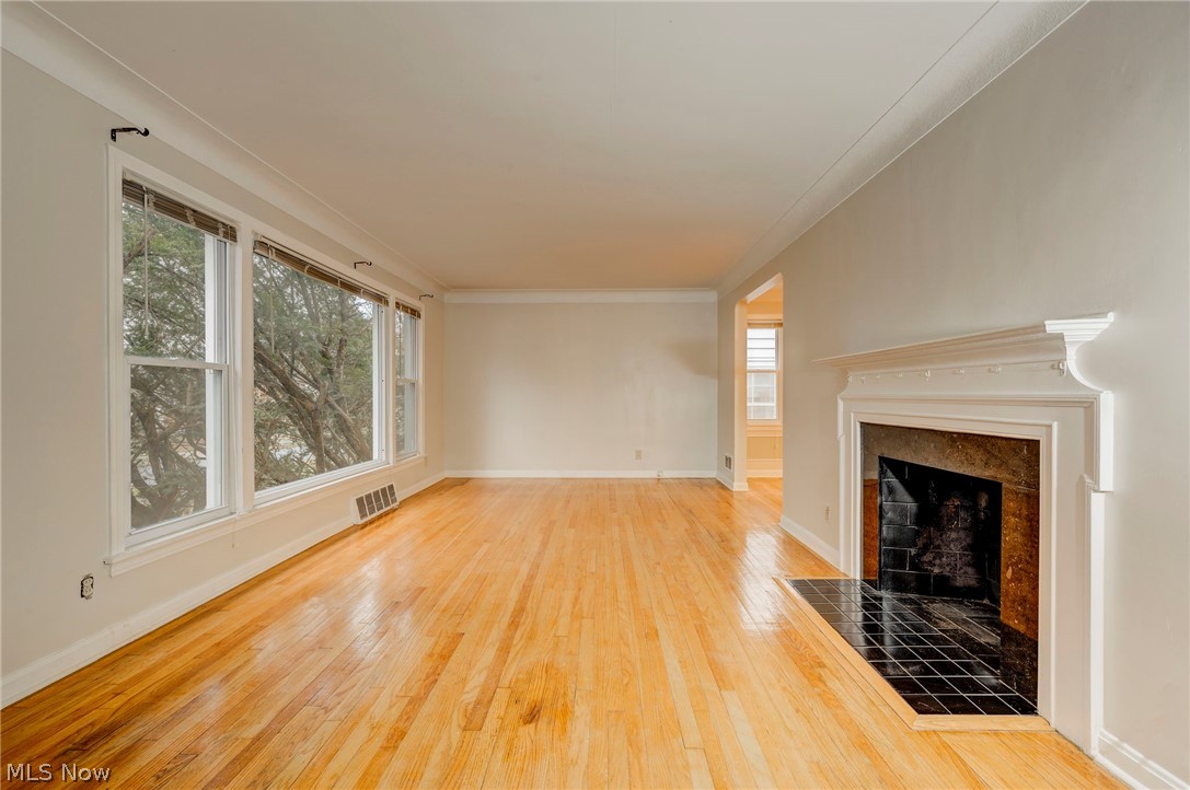 1163 Haselton Road Cleveland Heights, OH 44121 - Photo 3 of 34 Living Room