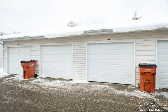 $245,000 | 7032 South Cannon Pl Drive, Unit 28, Rockford, MI 49341