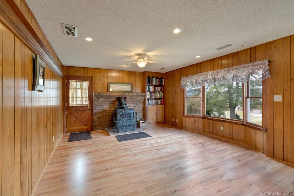 1318 Alexander Road Leicester, NC 28748 - Photo 11 of 20 Gallery Image 11