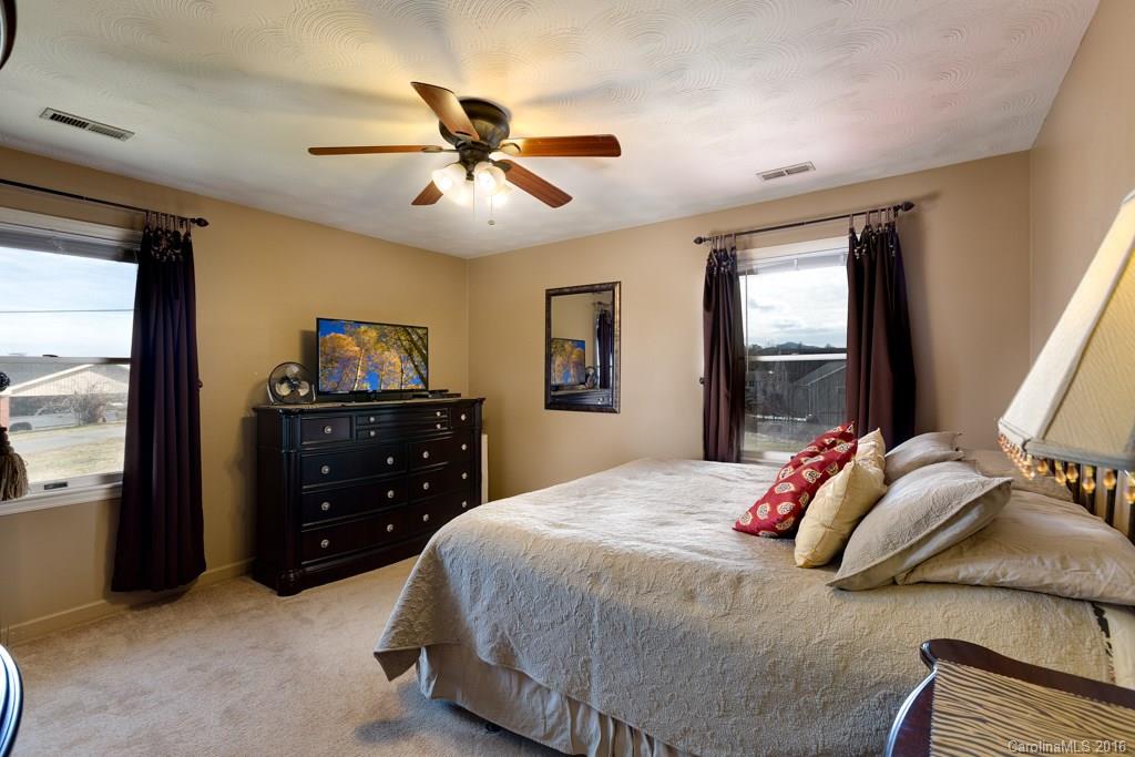 1318 Alexander Road Leicester, NC 28748 - Photo 14 of 20 Gallery Image 14