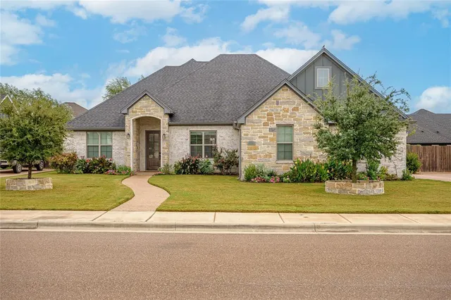 $529,000 | 828 Day Star Drive, Hewitt, TX 76643