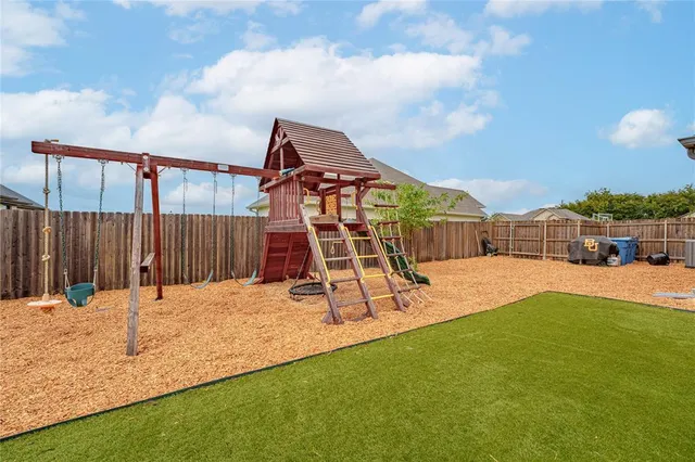 $529,000 | 828 Day Star Drive, Hewitt, TX 76643