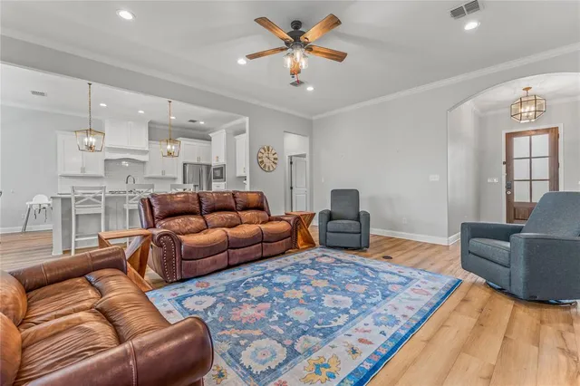 $529,000 | 828 Day Star Drive, Hewitt, TX 76643