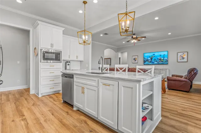 $529,000 | 828 Day Star Drive, Hewitt, TX 76643