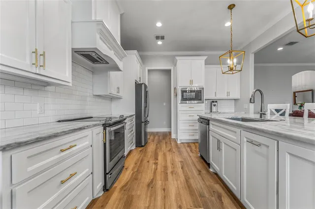 $529,000 | 828 Day Star Drive, Hewitt, TX 76643