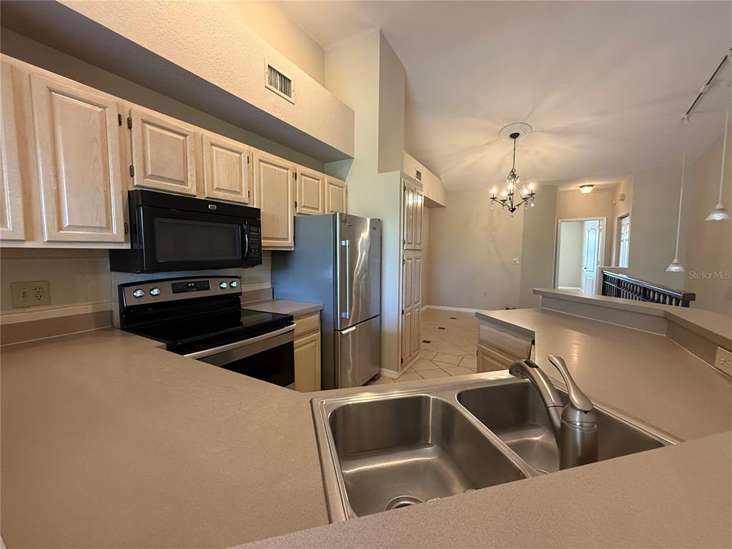 1055 Normandy Trace Road Tampa, FL 33602 - Photo 4 of 17