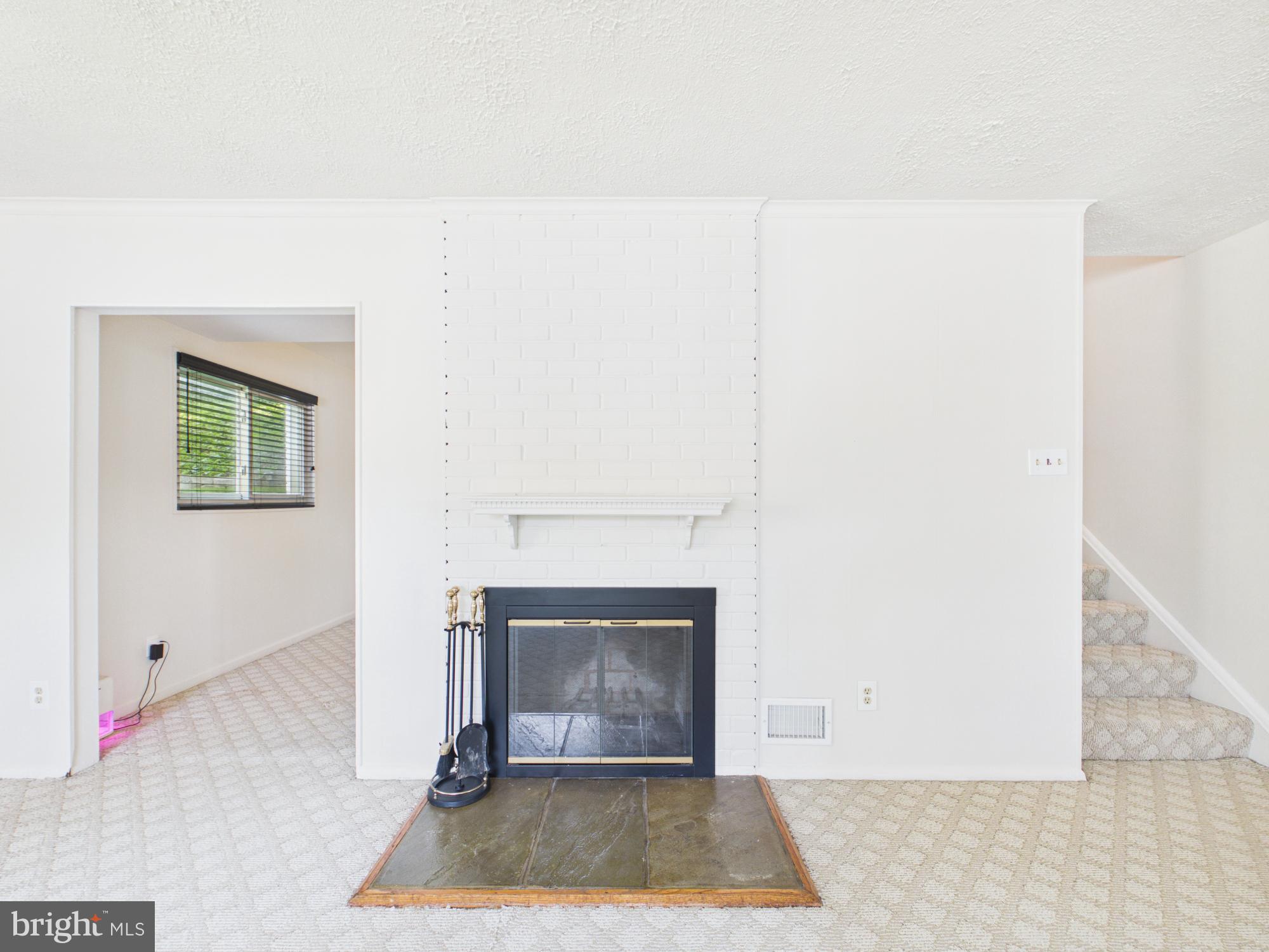 5512 Kathleen Place Springfield, VA 22151 - Photo 7 of 42 Bright and inviting living space.