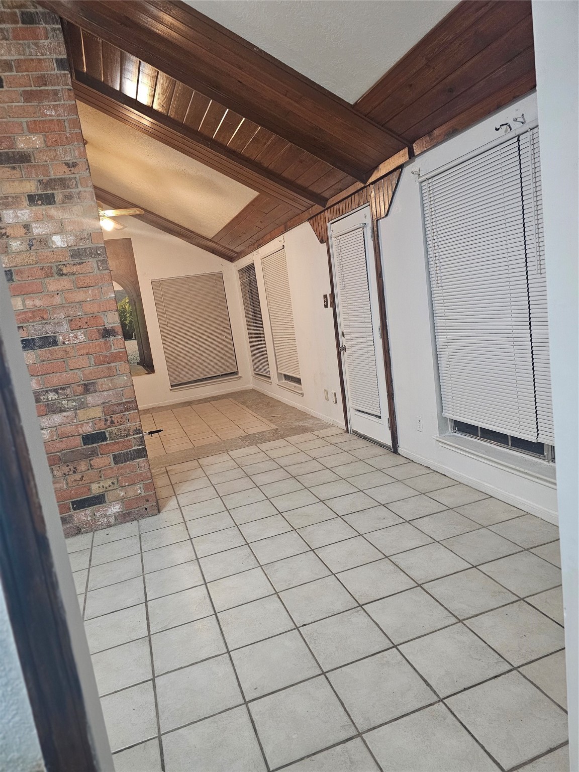 4011 Alshire Drive Spring, TX 77373 - Photo 5 of 34 a view of an empty room