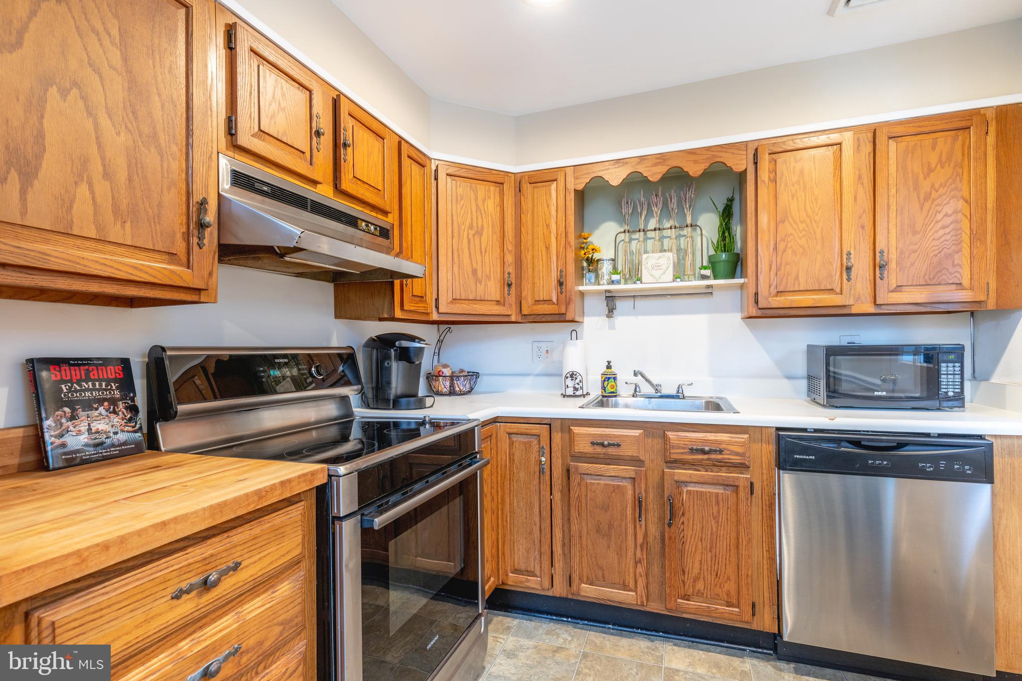 6 Hawthorne Road Broomall, PA 19008 - Photo 9 of 24 Gallery Image 9