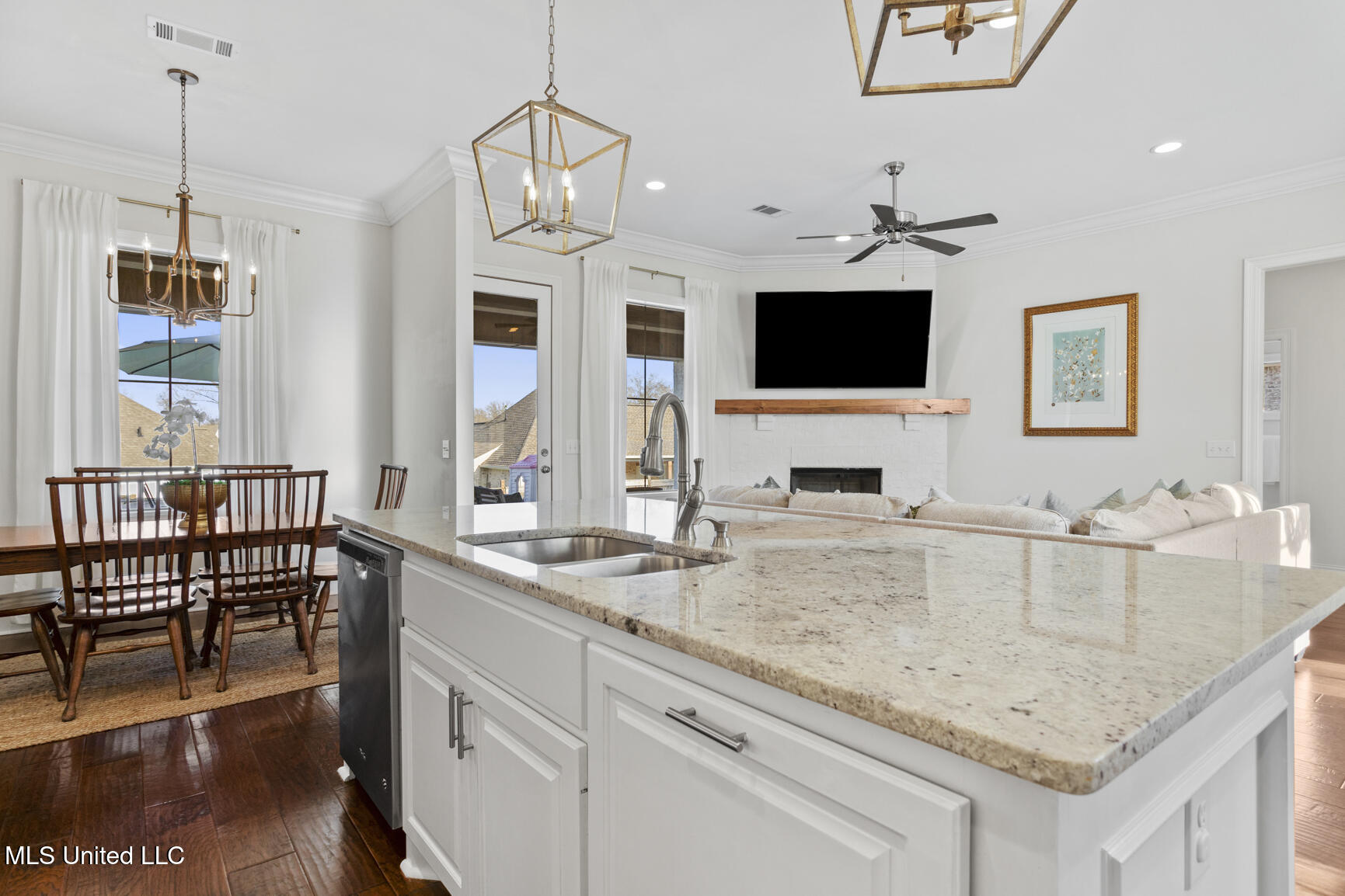 135 Hampton Ridge Madison, MS 39110 - Photo 12 of 35 Oversized Granite Island w/ Bar Seating